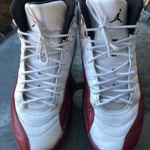 Air Jordan cherry 12 (2009)